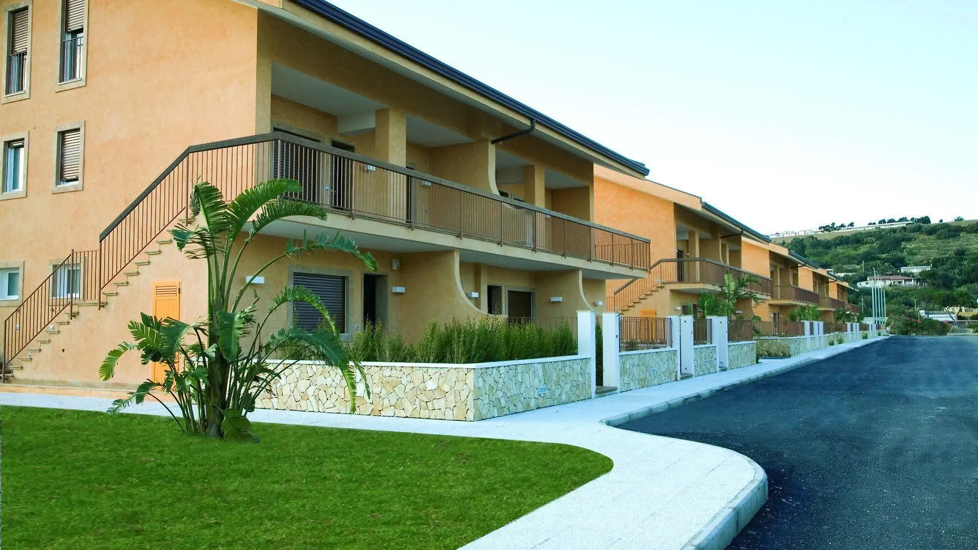 Aparthotel Residence Dei Margi Torre Faro