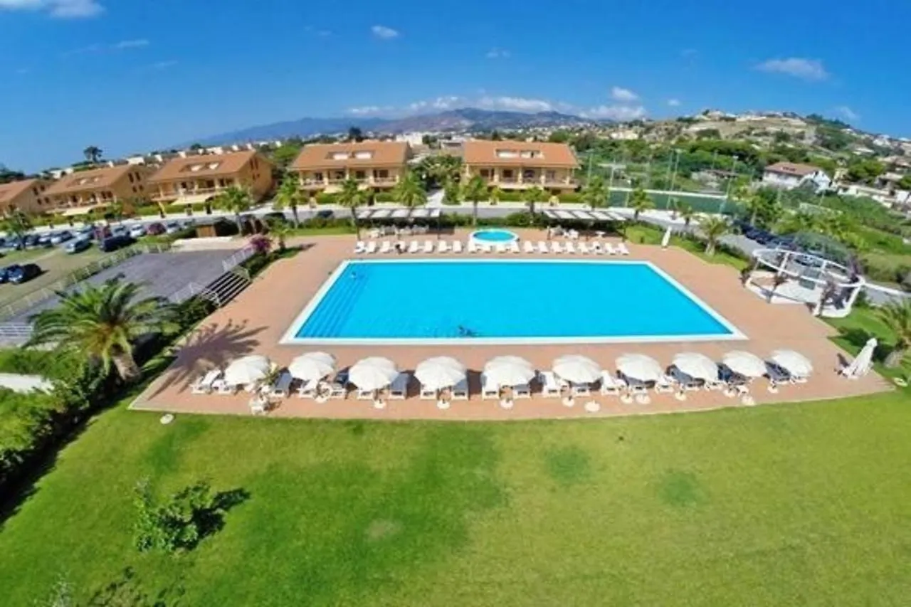 Residence Dei Margi Torre di Faro Aparthotel